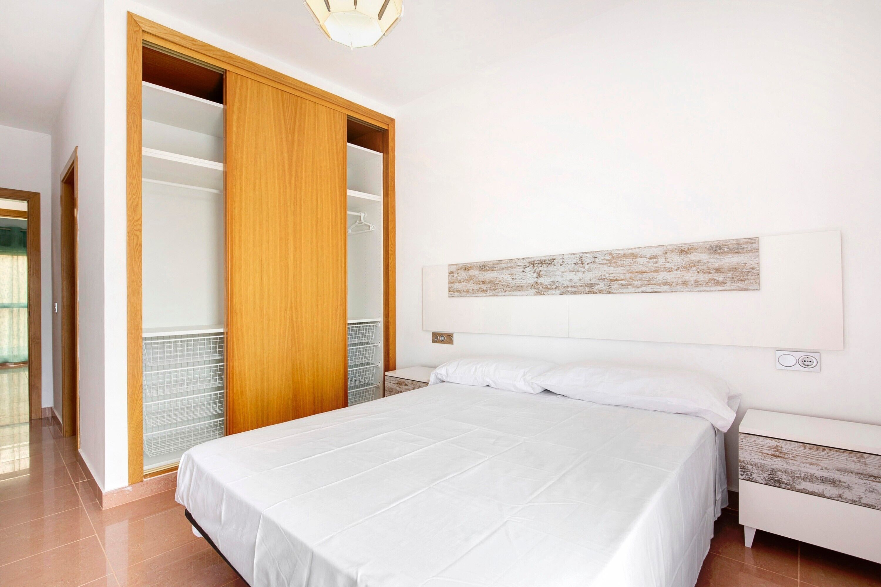 2 slaapkamers, een strijkplank/strijkijzer, gratis wifi, beddengoed