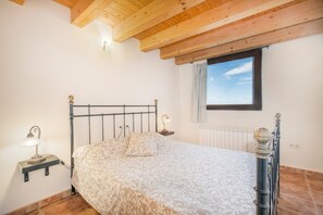 5 habitaciones, escritorio, tabla de planchar con plancha y wifi gratis 