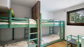 3 dormitorios, escritorio, tabla de planchar con plancha y wifi gratis