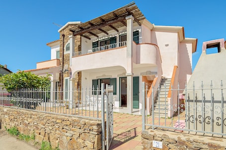 Exterior. Holiday Home 'Limpiddu 4' with Mountain View, Shared Garden and Balcony