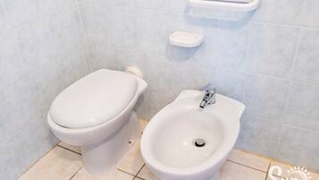 Dusch, hårtork och handdukar