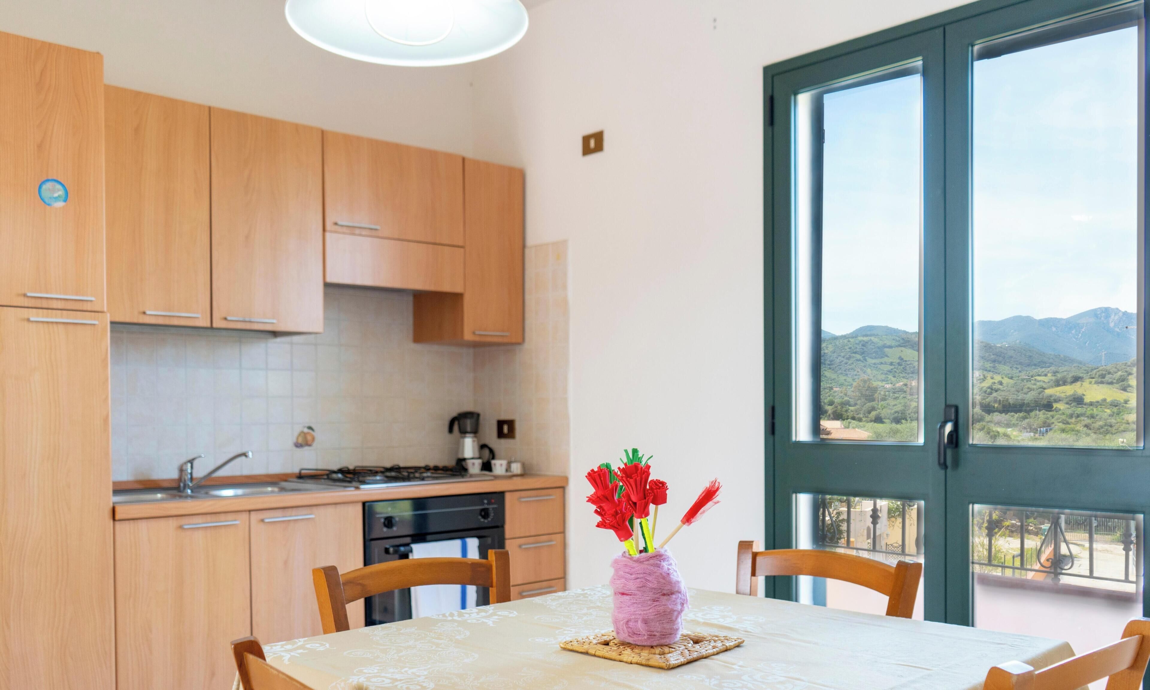 Réfrigérateur, four, plaque de cuisson, cafetière/bouilloire