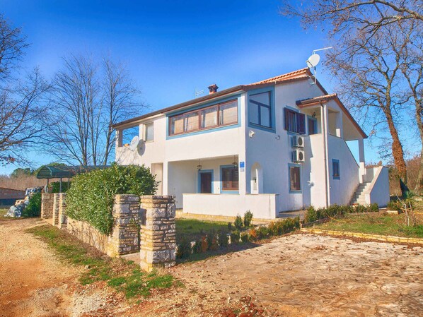 Exterior - Holiday apartment with air conditioning (Poreč)