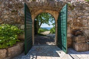 تفاصيل الفندق من الخارج