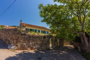 Exterior - Holiday home with large terrace (Grižane)