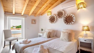 4 bedrooms, iron/ironing board, free WiFi, bed sheets