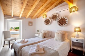 4 chambres, fer et planche à repasser, Wi-Fi gratuit, draps fournis