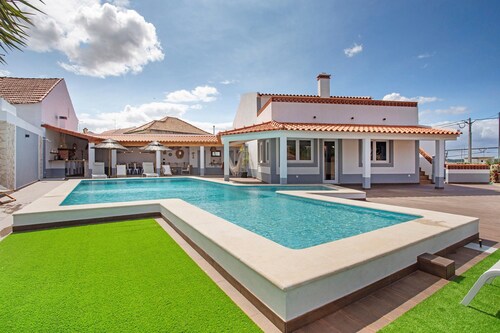 Holiday Home 'Vila River Sublime' with Private Pool, Wi-Fi and Air Conditioning