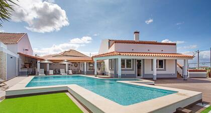 Holiday Home 'Vila River Sublime' with Private Pool, Wi-Fi and Air Conditioning