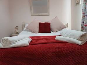 2 chambres, fer et planche Ă repasser, Wi-Fi, draps fournis