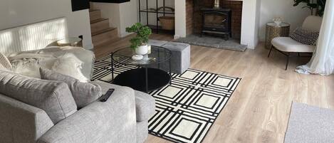 TV, fireplace, stereo