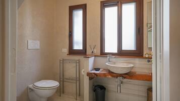 Bruser, hårtørrer, håndklæder