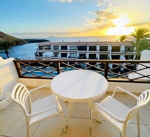 Outdoor dining - Apartment with Beautiful Ocean View, Pool, Garden, Terrace & Wi-Fi (Costa del Silencio)