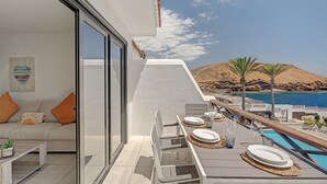 Outdoor dining - Apartment with Beautiful Ocean View, Pool, Garden, Terrace & Wi-Fi (Costa del Silencio)