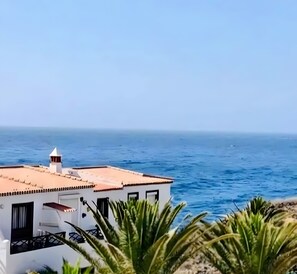 Exterior - Apartment with Beautiful Ocean View, Pool, Garden, Terrace & Wi-Fi (Costa del Silencio)