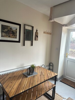 Dining - Charming 1-Bed Apartment in Hereford (Hereford)