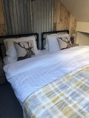 1 bedroom, desk, WiFi, bed sheets - Charming 1-Bed Apartment in Hereford (Hereford)