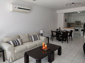 TV - Cyprus-2 bedrooms both ensuite, pool, patios, wifi (Polis Chrysochous)