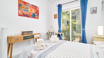 2 bedrooms, iron/ironing board, free WiFi, bed sheets