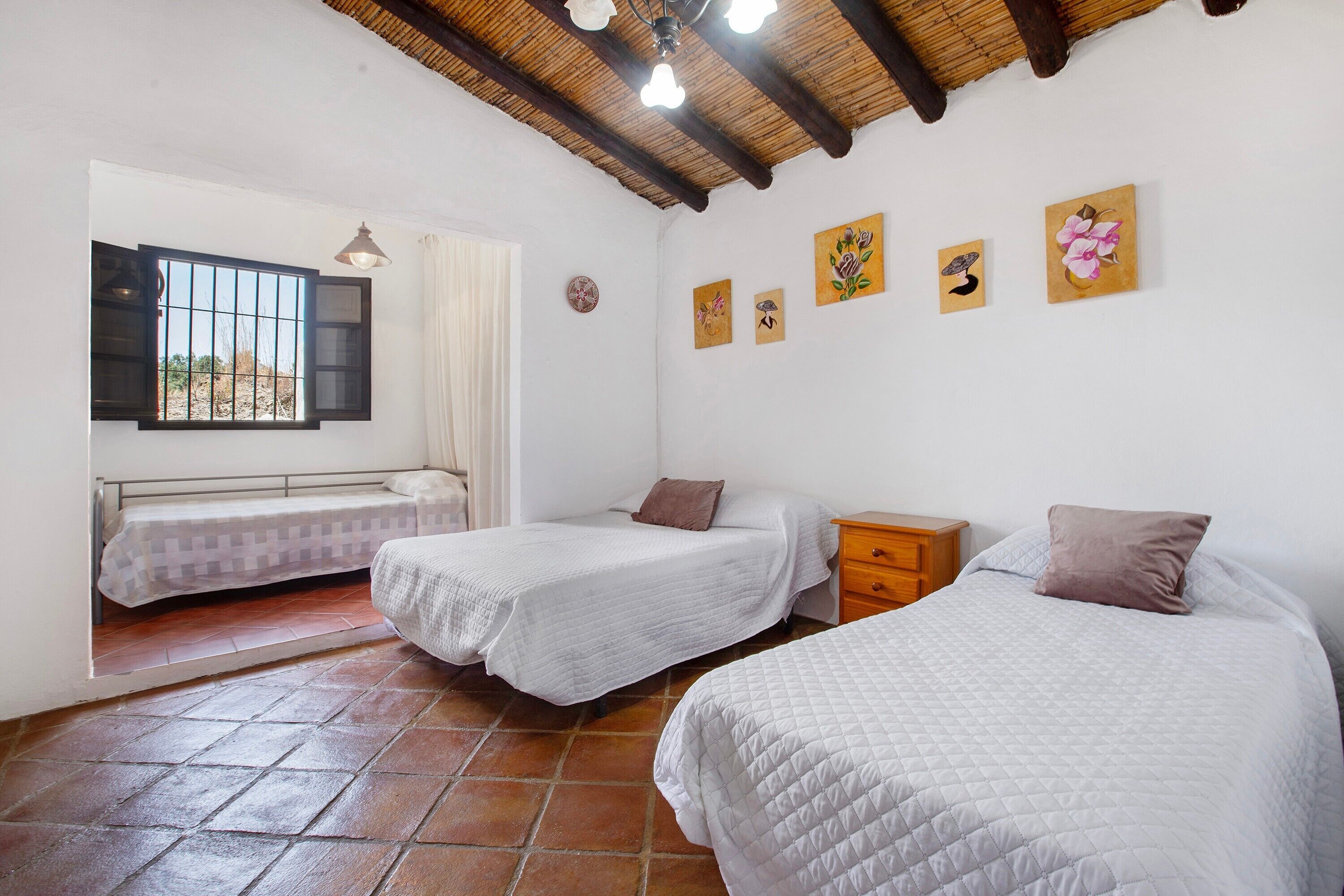 3 bedrooms, iron/ironing board, free WiFi, bed sheets