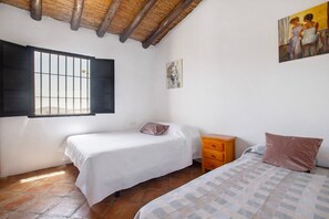3 habitaciones, tabla de planchar con plancha y wifi gratis 