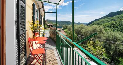 Holiday Home 'La Casa Di Bosco' with Mountain View, Private Garden and Wi-Fi