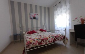 1 bedroom, free WiFi, bed sheets