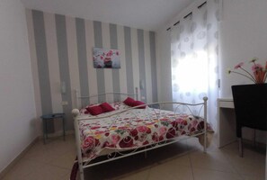 1 bedroom, free WiFi, bed sheets - Apartment 'Deluxe Room' with Private Terrace, Wi-Fi and Air Conditioning (Valle Clavia)