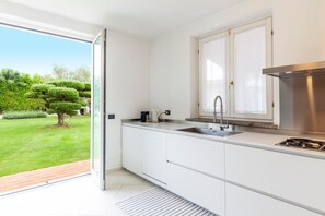 Fridge, microwave, oven, stovetop