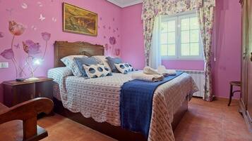 3 bedrooms, iron/ironing board, free WiFi, bed sheets