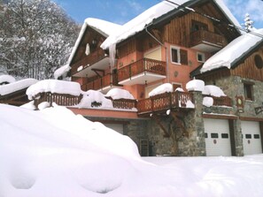 Exterior - Apartment 'Anémone' with Mountain View, Shared Terrace and Wi-Fi (Valloire)