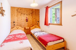 2 bedrooms, iron/ironing board, free WiFi, bed sheets - Apartment 'Gentiane' with Mountain View, Shared Terrace and Wi-Fi (Valloire)