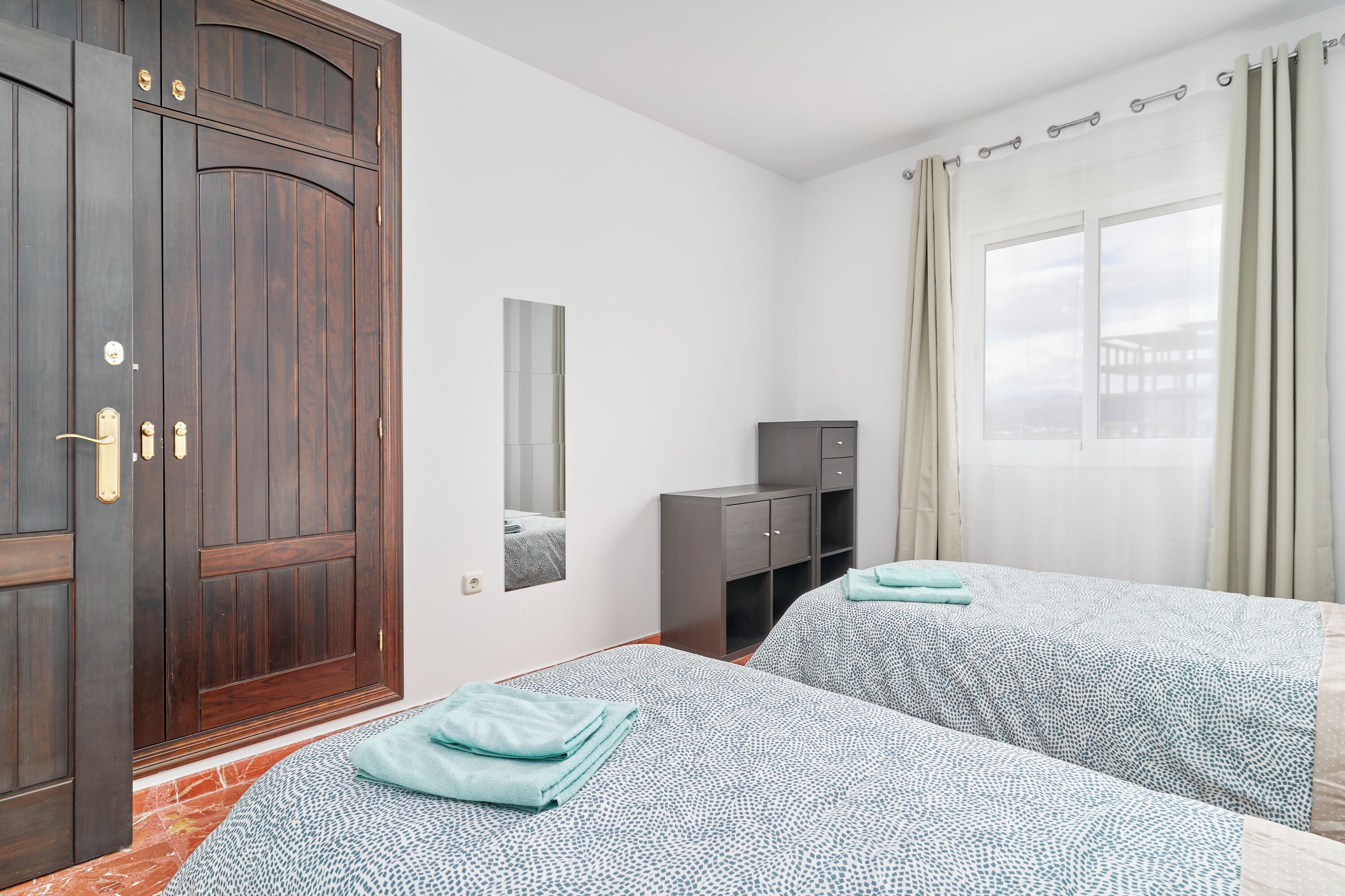 3 slaapkamers, een strijkplank/strijkijzer, gratis wifi, beddengoed