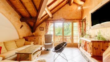 TV, tavolo da ping pong