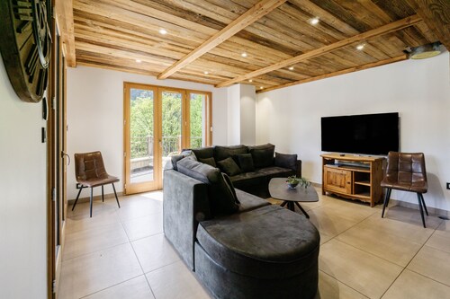 Chalet 'Lamartine' with Mountain View, Private Terrace and Wi-Fi