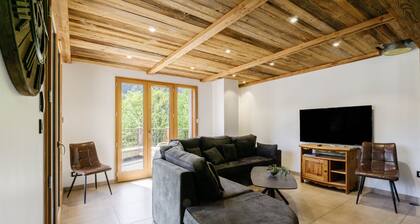 Chalet 'Lamartine' with Mountain View, Private Terrace and Wi-Fi