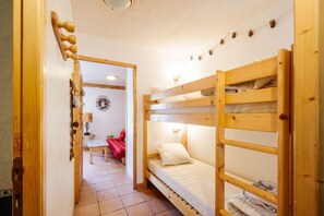 Bügeleisen/Bügelbrett, kostenloses WLAN, Bettwäsche