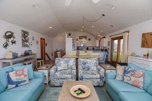 TV, fireplace, DVD player - Dunes Crest - Ocean and sound views in Duck, NC! 5 bed, 4.2 bath, pool, hot tub (Duck)