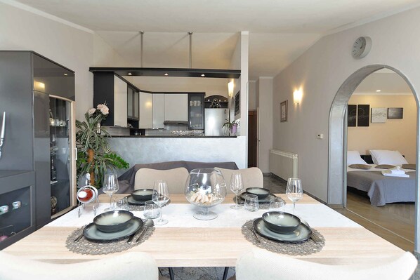 Dining - Holiday apartment with air conditioning near the beach (Fažana)