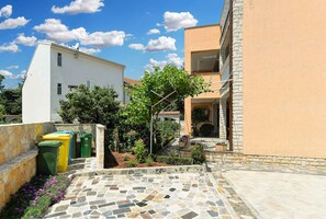 Property grounds - Holiday apartment with air conditioning near the beach (Fažana)