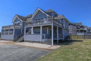 Exterior - Beautiful semi-oceanfront townhouse with community pool, Great location! (Southern Shores)