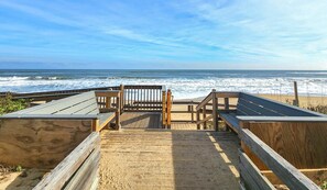 Beach nearby - ROUND ABOUT -  Oceanside 2 bed, 2 baths, walk to beach (Southern Shores)