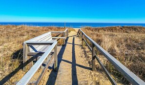 Beach nearby - ROUND ABOUT -  Oceanside 2 bed, 2 baths, walk to beach (Southern Shores)
