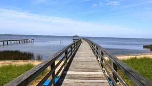 Beach - Sunset Views, 7 BR Soundside home with pool and hot tub! (Duck)