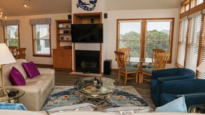 Living area - Sunset Views, 7 BR Soundside home with pool and hot tub! (Duck)