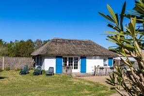 Exterior - Holiday Home 'Le Gîte De Château Trompette' with Private Terrace, Garden & Wi-Fi (Le Fenouiller)
