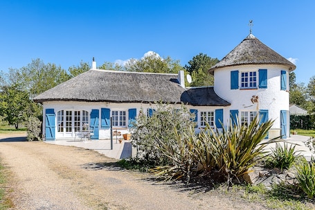 Exterior. Château Trompette Cottage with Private Terrace, Garden, Air Conditioning and Wi-Fi