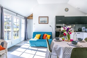 Interior - Holiday Home 'Le Gîte De Château Trompette' with Private Terrace, Garden & Wi-Fi (Le Fenouiller)