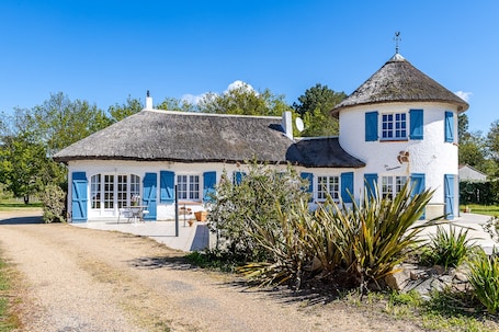 Exterior. Studio 'Le De Château Trompette' with Wi-Fi