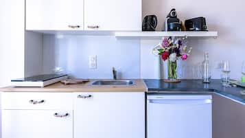 KylskÄp, mikrovÄgsugn, ugn och spishÀll